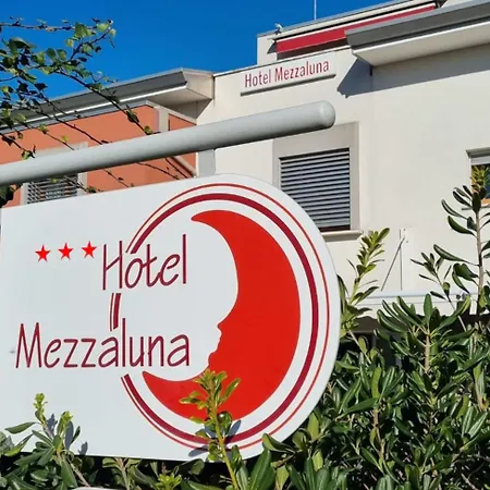 Hotel Mezzaluna 3*