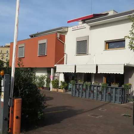 Mezzaluna Hotel