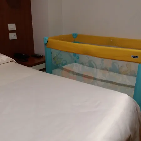 호텔 Mezzaluna 3*