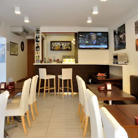 Hotel Mezzaluna 3*