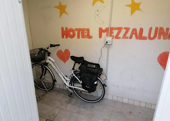 メッザルーナ ホテル 3*