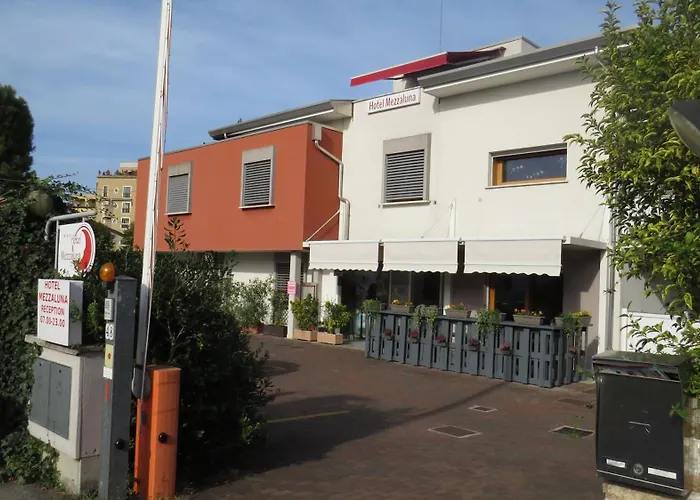 メッザルーナ ホテル