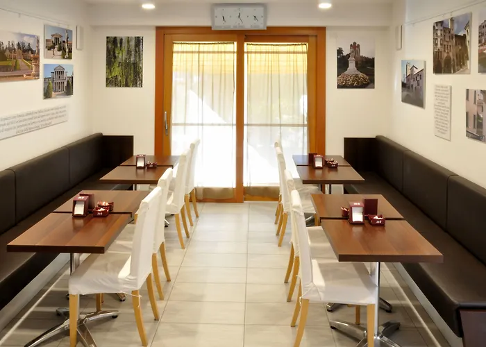 梅萨露娜酒店