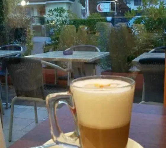 メッザルーナ ホテル