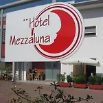 Mezzaluna Hotell 3*