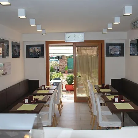 Mezzaluna מלון טרוויסו