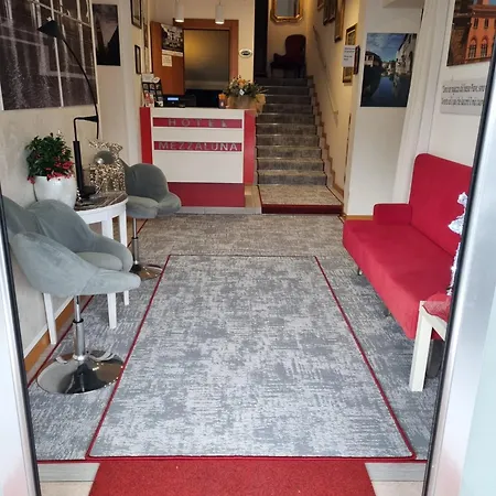 Hotel Mezzaluna