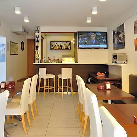 Mezzaluna 3* טרוויסו