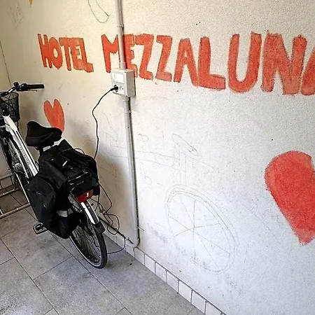 Mezzaluna