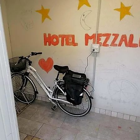 Mezzaluna מלון טרוויסו