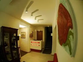 מלון Mezzaluna 3*