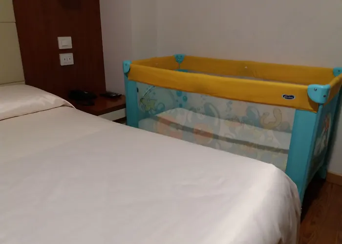 Hotell Mezzaluna 3*